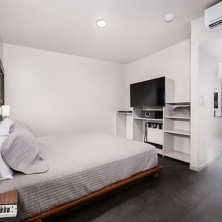 City24 Condo Hotel Little Italy Mission Hills-2